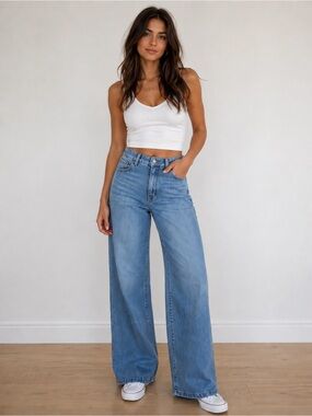 St. John's Bay Soft Washed Denim High-Waist Wide Leg Jeans Size 8